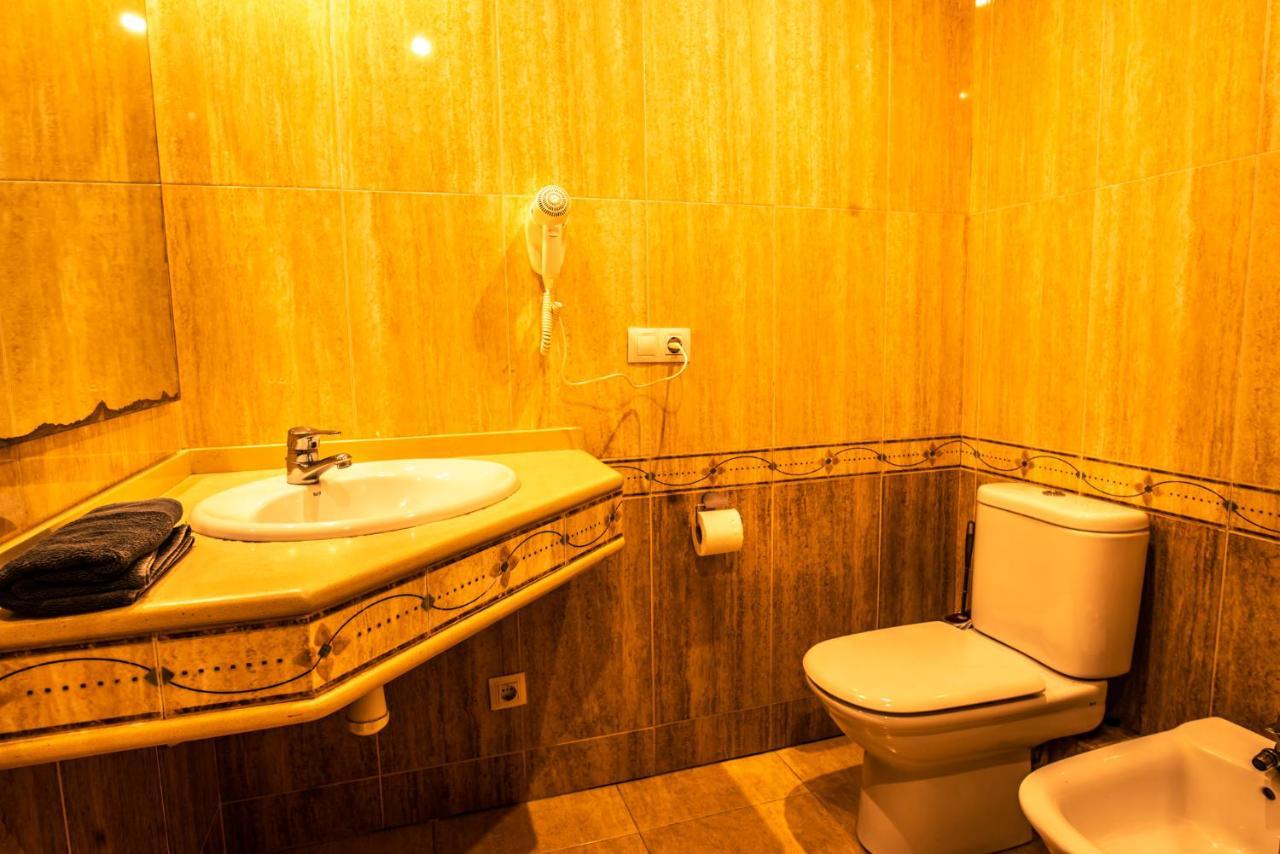 Apartaments Yaco Lloret de Mar Esterno foto