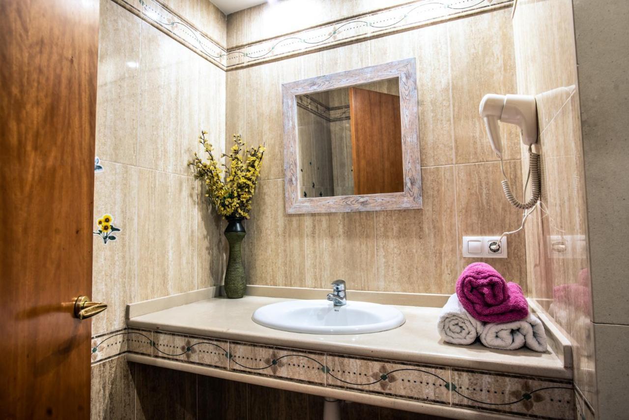 Apartaments Yaco Lloret de Mar Esterno foto